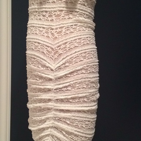 SIZE M BCBG MAX AZRIA  DRESS - Picture 3 of 6